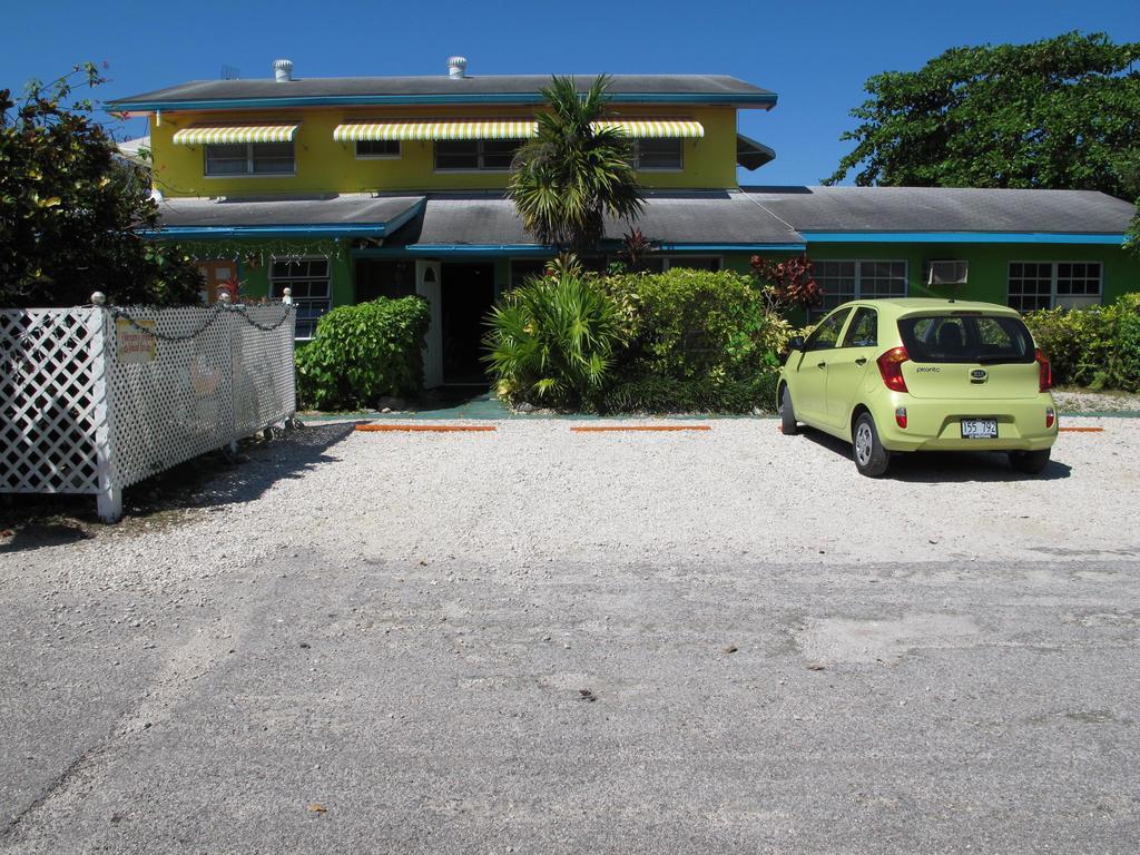 Eldemire'S Tropical Island Inn George Town Extérieur photo